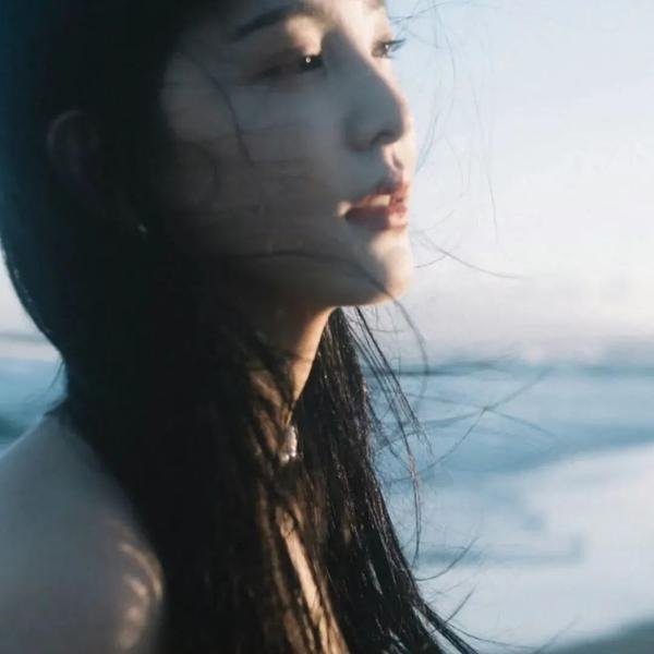 新娘向后跑